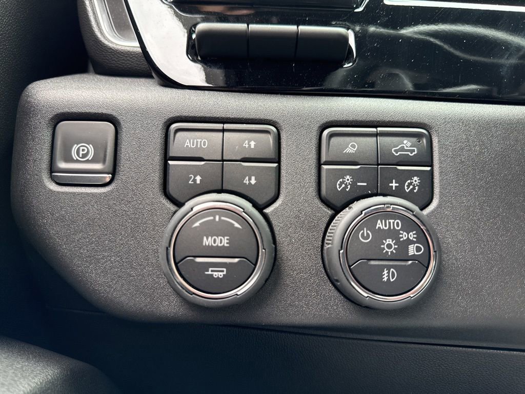 Used 2025 Chevrolet Silverado 1500 High Country image 16