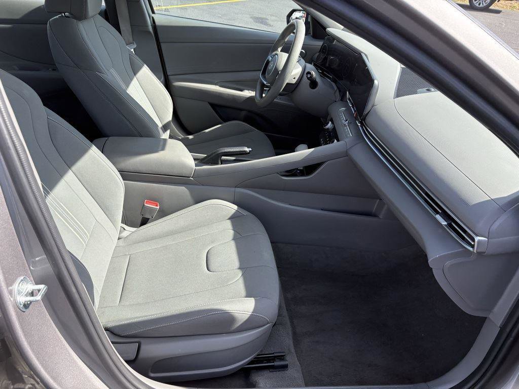 Used 2024 Hyundai Elantra SEL image 18