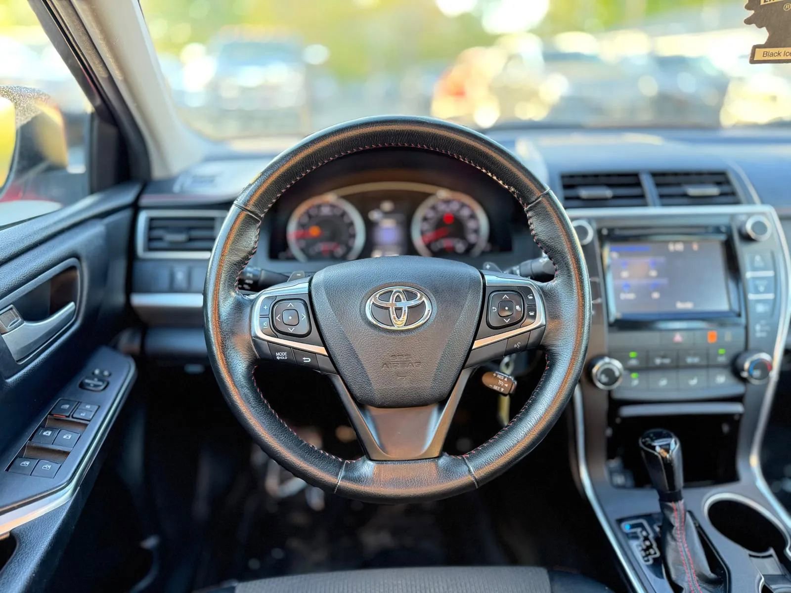 Used 2016 Toyota Camry SE w/ Moonroof Package FWD image 14
