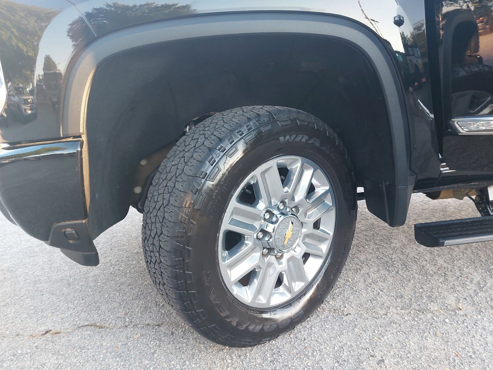 Used 2024 Chevrolet Silverado 2500 High Country w/ Technology Package AWD/4WD image 33