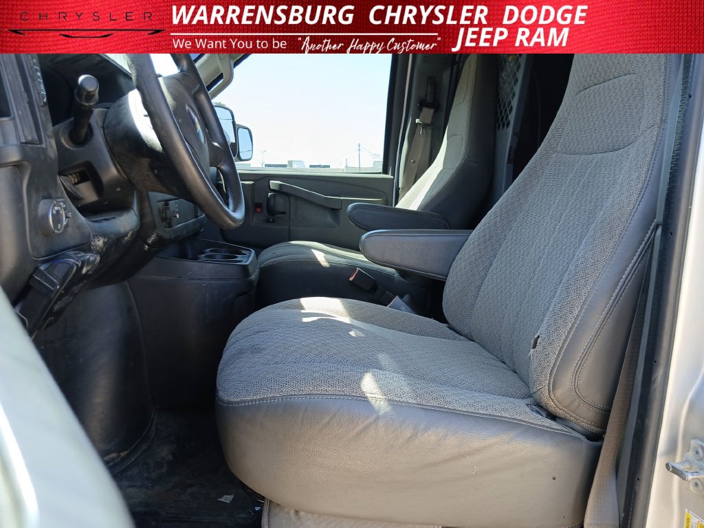 Used 2017 Chevrolet Express 2500 Extended RWD image 12