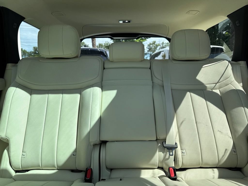New 2026 Land Rover Range Rover Long Wheelbase SE AWD/4WD image 18