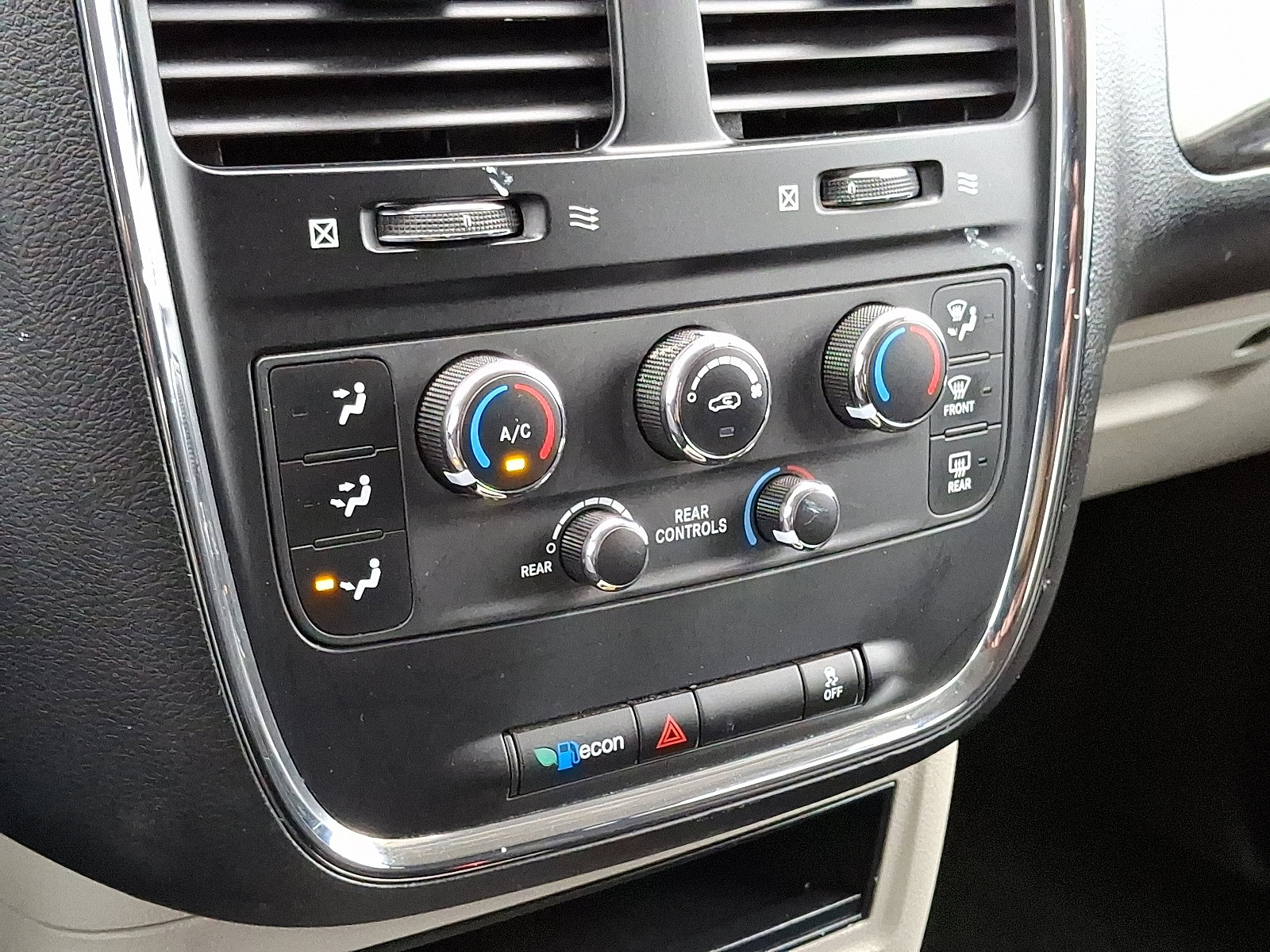 Used 2013 Dodge Grand Caravan SE image 18