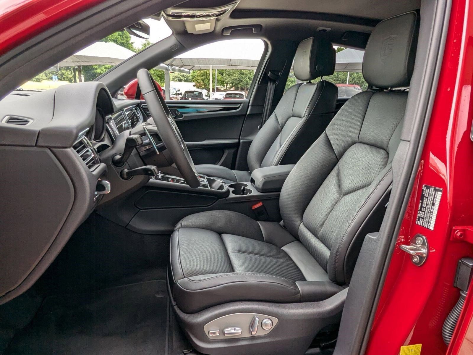 Certified 2025 Porsche Macan video 5