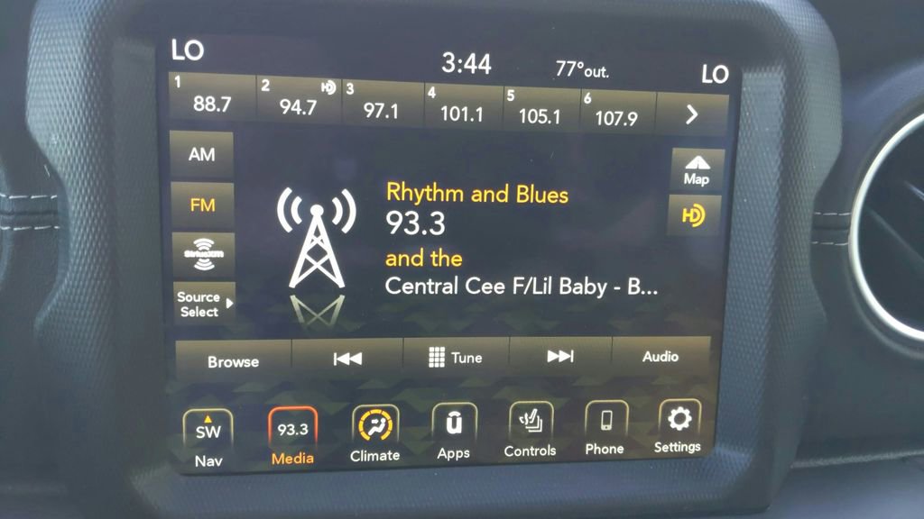 Used 2022 Jeep Wrangler Unlimited Sahara w/ Cold Weather Group image 24