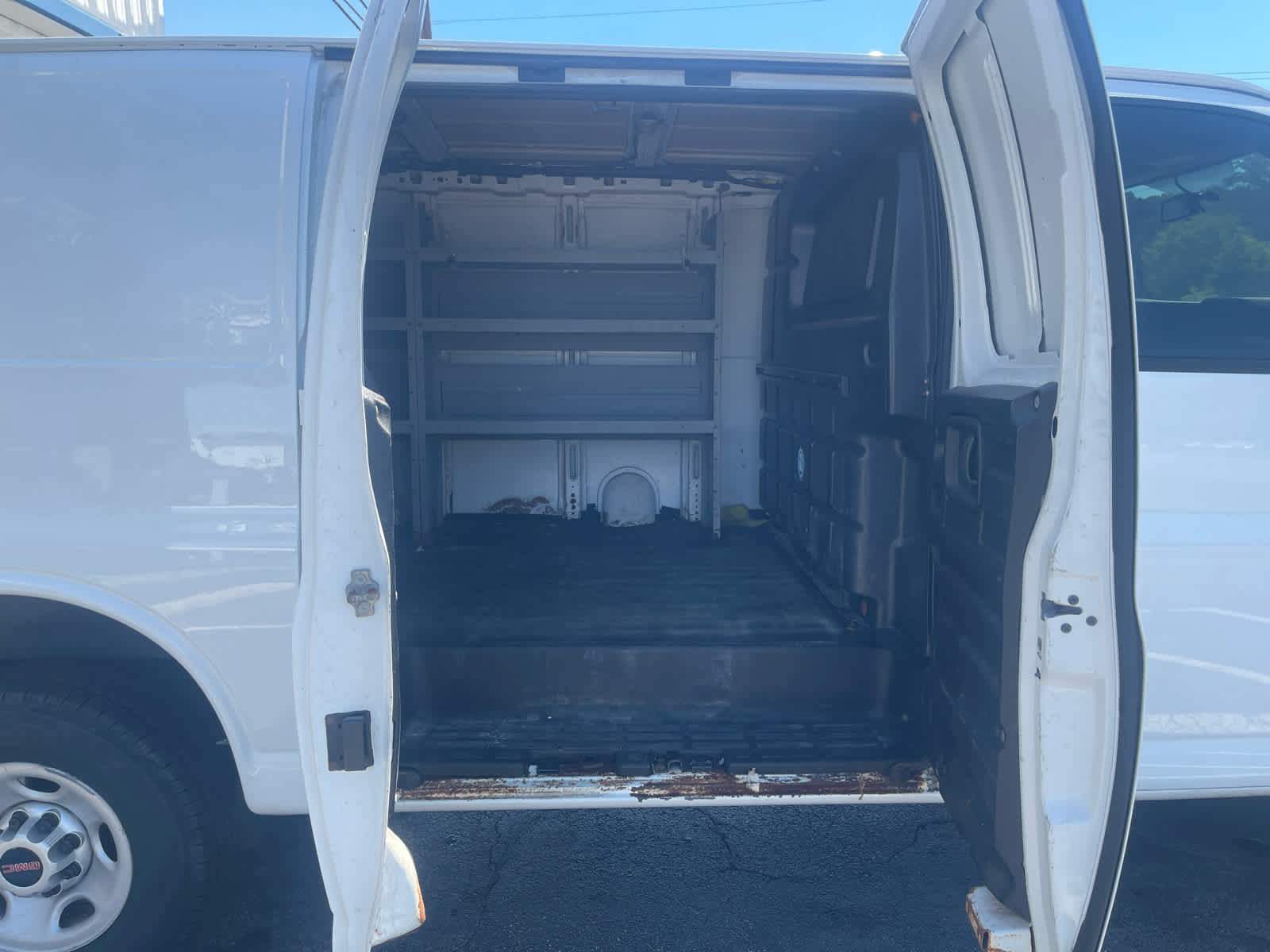 Used 2019 GMC Savana 3500 RWD image 31