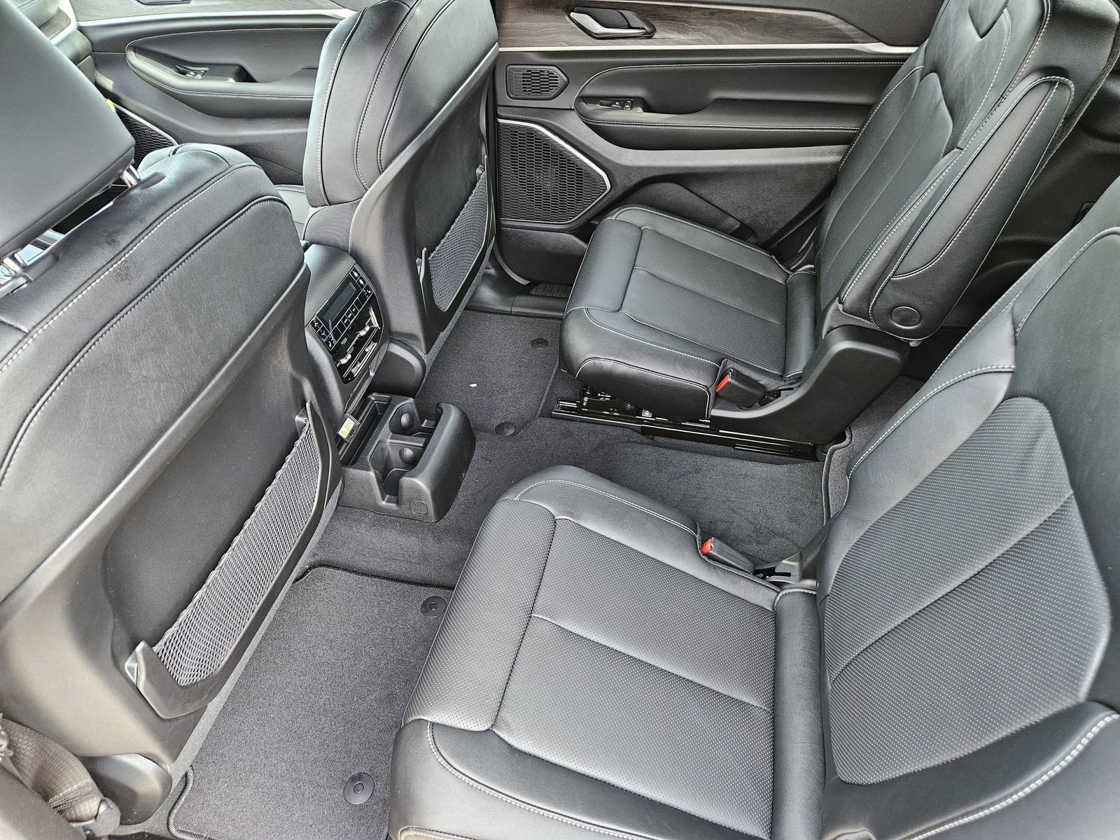 New 2026 Jeep Grand Cherokee L Limited image 25