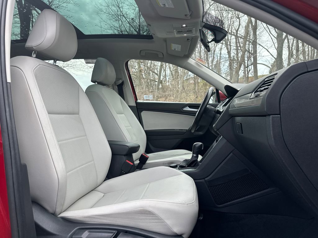Used 2019 Volkswagen Tiguan SE w/ Panoramic Sunroof Package AWD/4WD image 15