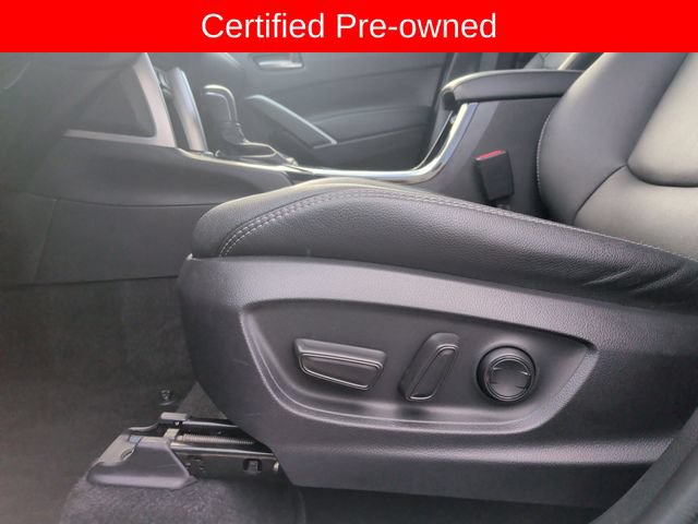 Used 2025 Toyota Corolla Cross XLE FWD image 12