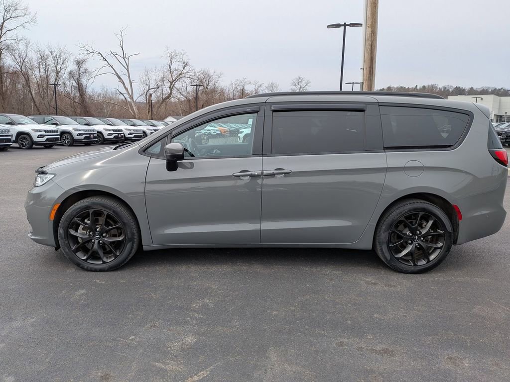 Used 2023 Chrysler Pacifica Touring-L w/ S Appearance Package image 7