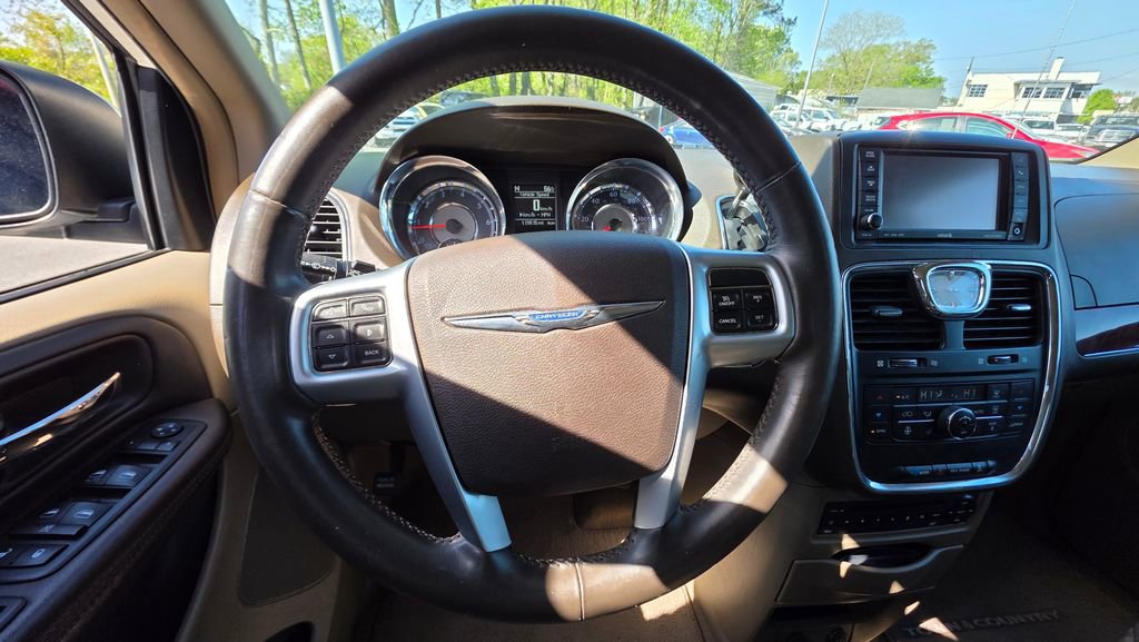 Used 2013 Chrysler Town & Country Touring-L w/ Entertainment Group #2 image 12