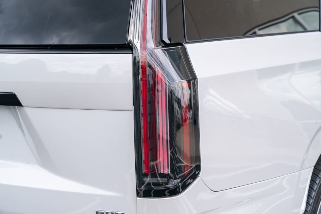 Used 2025 Cadillac Escalade ESV Sport w/ Touring Package AWD/4WD image 11
