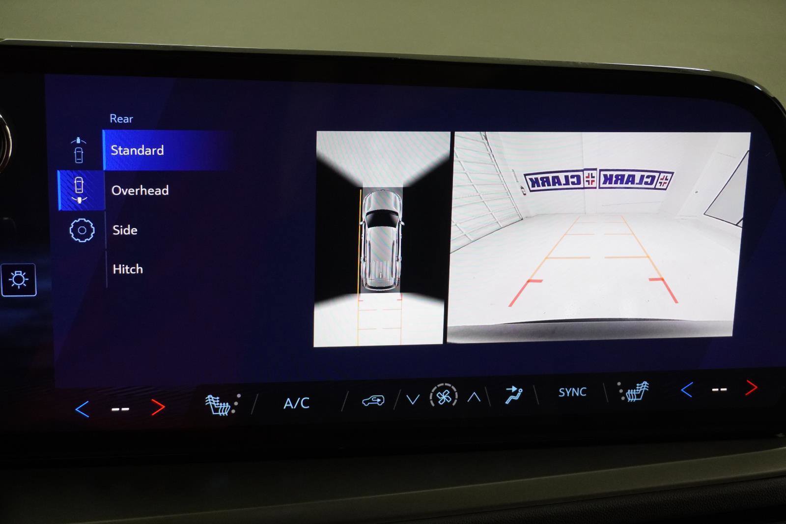 Used 2025 Chevrolet Traverse LT w/ Driver Confidence Package image 28