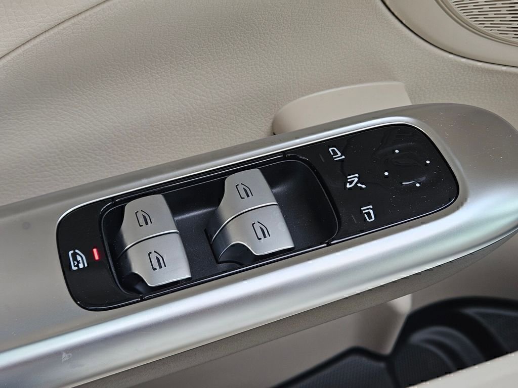 Certified 2026 Mercedes-Benz C 300 4MATIC Sedan image 17