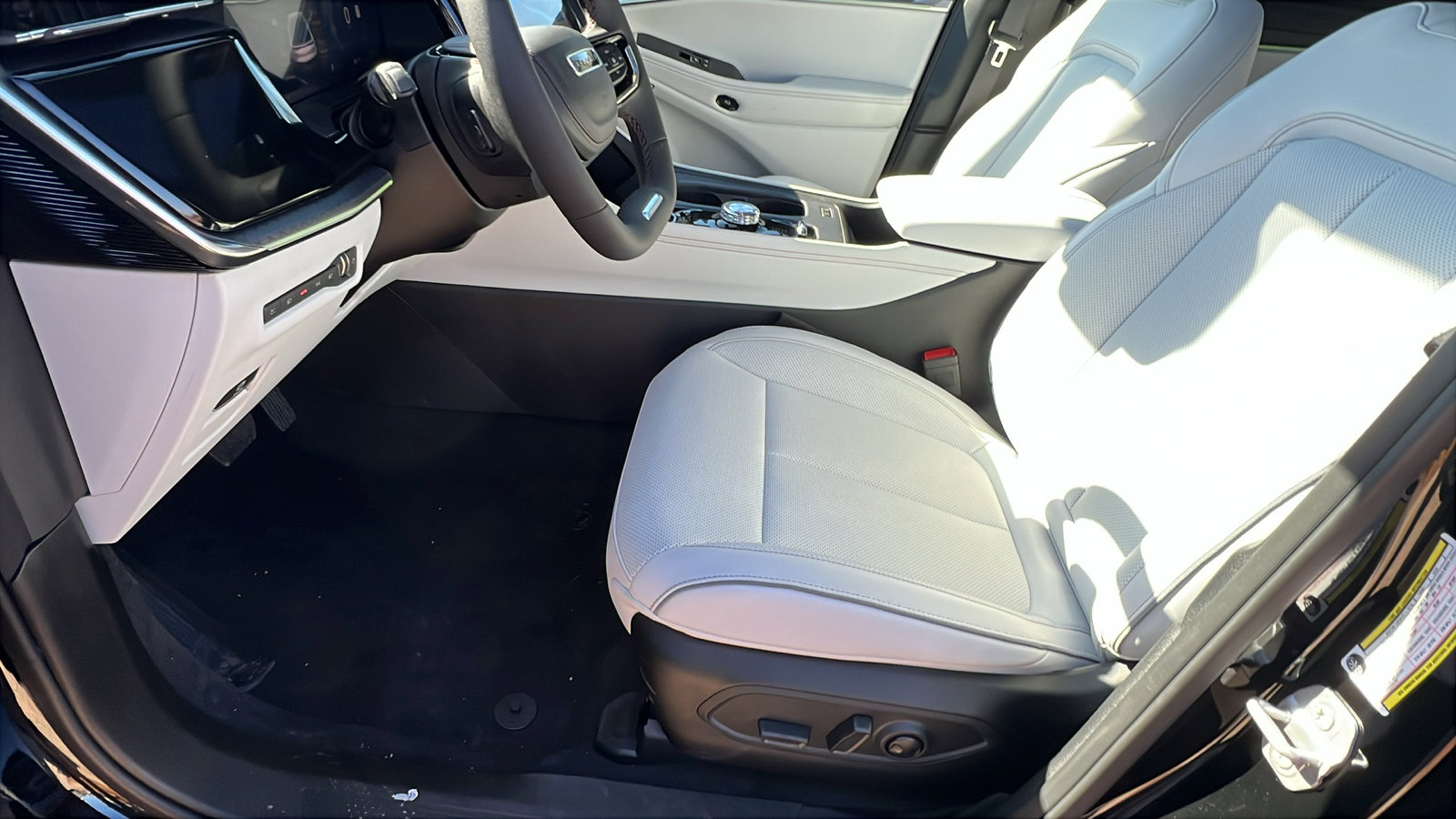 Used 2025 Jeep Wagoneer S Limited image 16