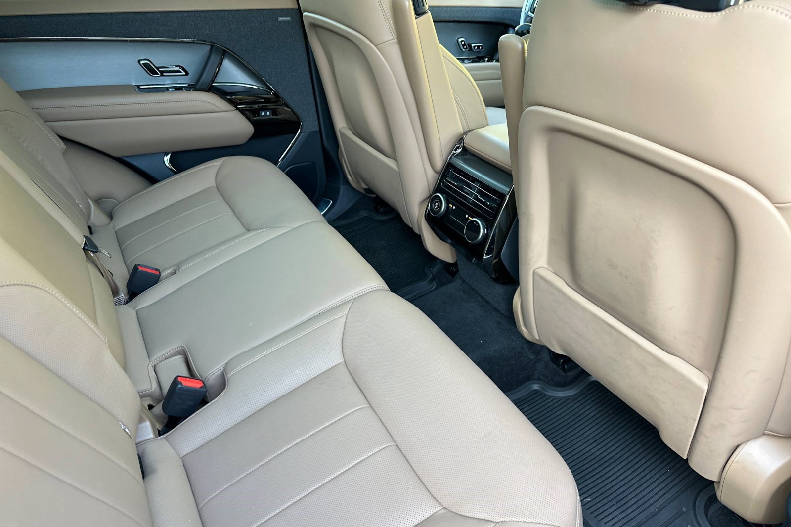 Used 2025 Land Rover Range Rover Sport SE image 30