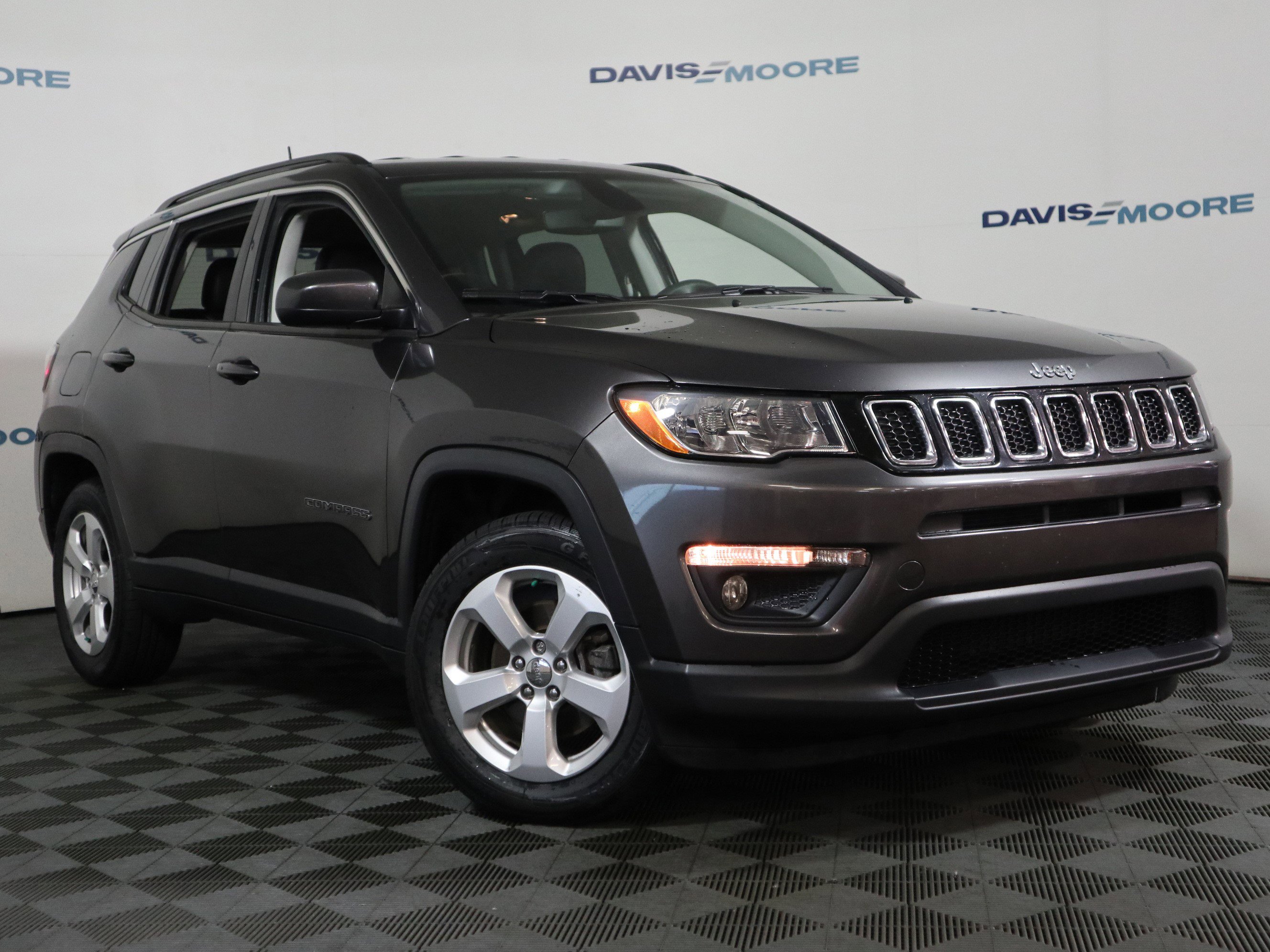 Used 2021 Jeep Compass Latitude FWD image 2