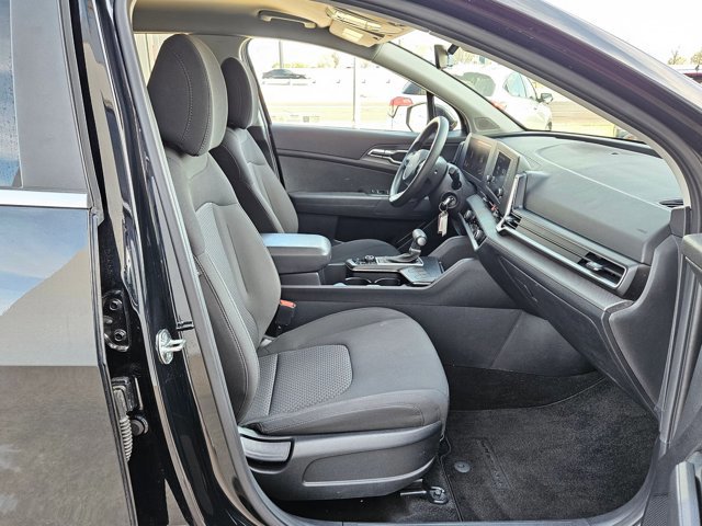 Used 2025 Kia Sportage LX image 18