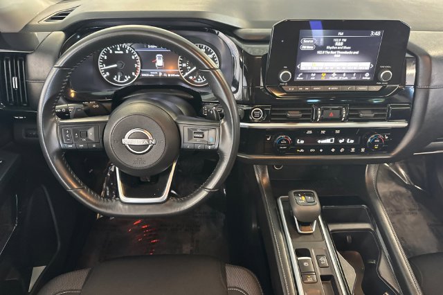 Used 2024 Nissan Pathfinder SV FWD image 16