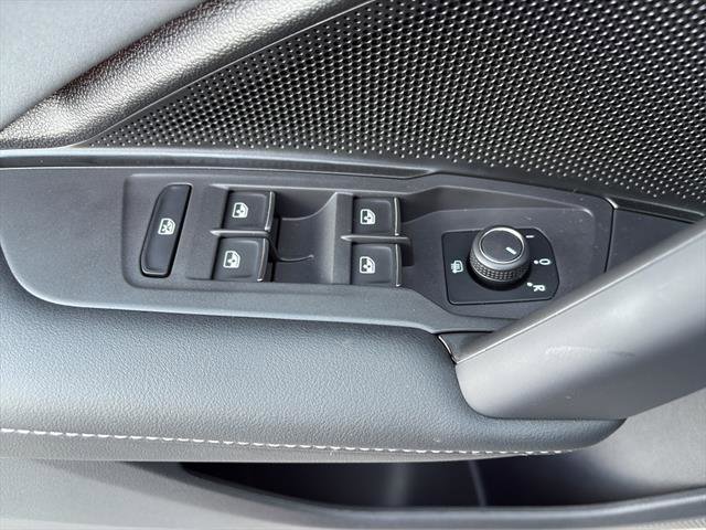 New 2025 Volkswagen Tiguan SE image 16