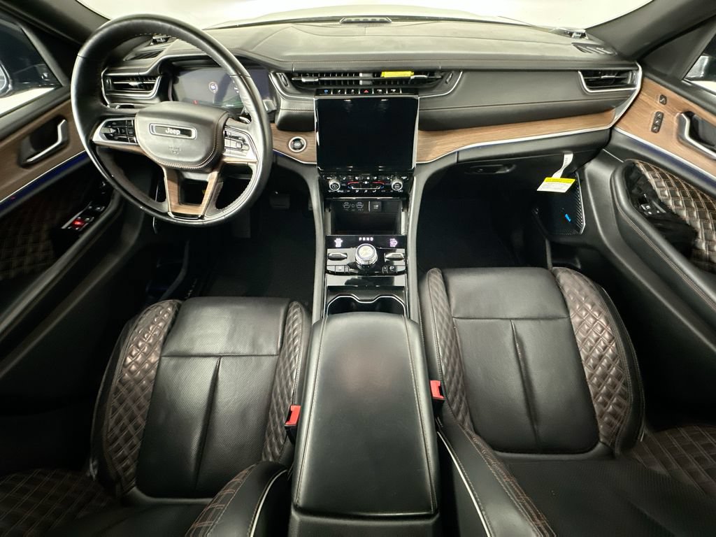Used 2022 Jeep Grand Cherokee Summit AWD/4WD image 10