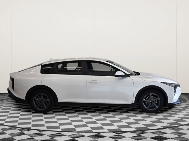 Used 2025 Kia K4 image 2