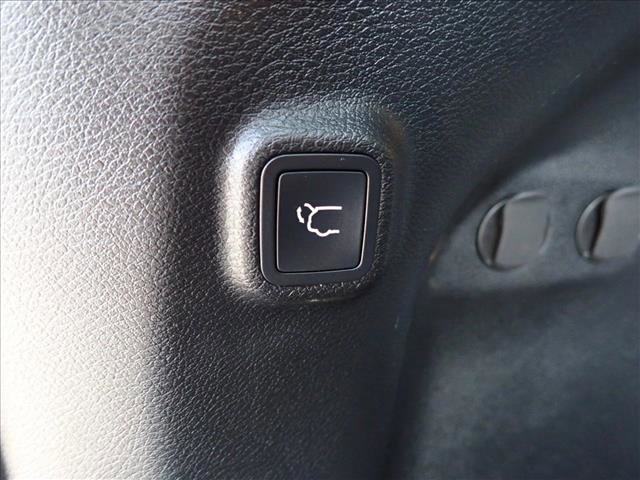 Used 2020 Jeep Cherokee Limited w/ Trailer Tow Group AWD/4WD image 9