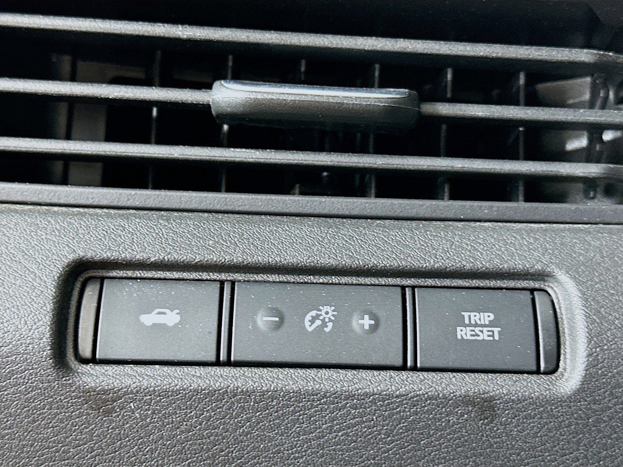 Used 2024 Nissan Altima 2.5 SV image 17