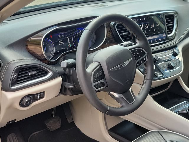 Used 2023 Chrysler Pacifica Limited FWD image 7