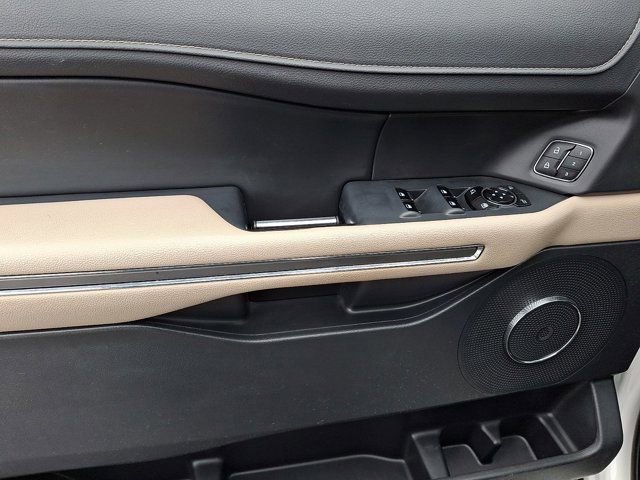 Used 2023 Ford Expedition XLT image 17