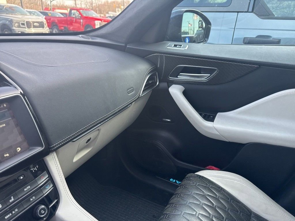 Used 2020 Jaguar F-PACE SVR image 21