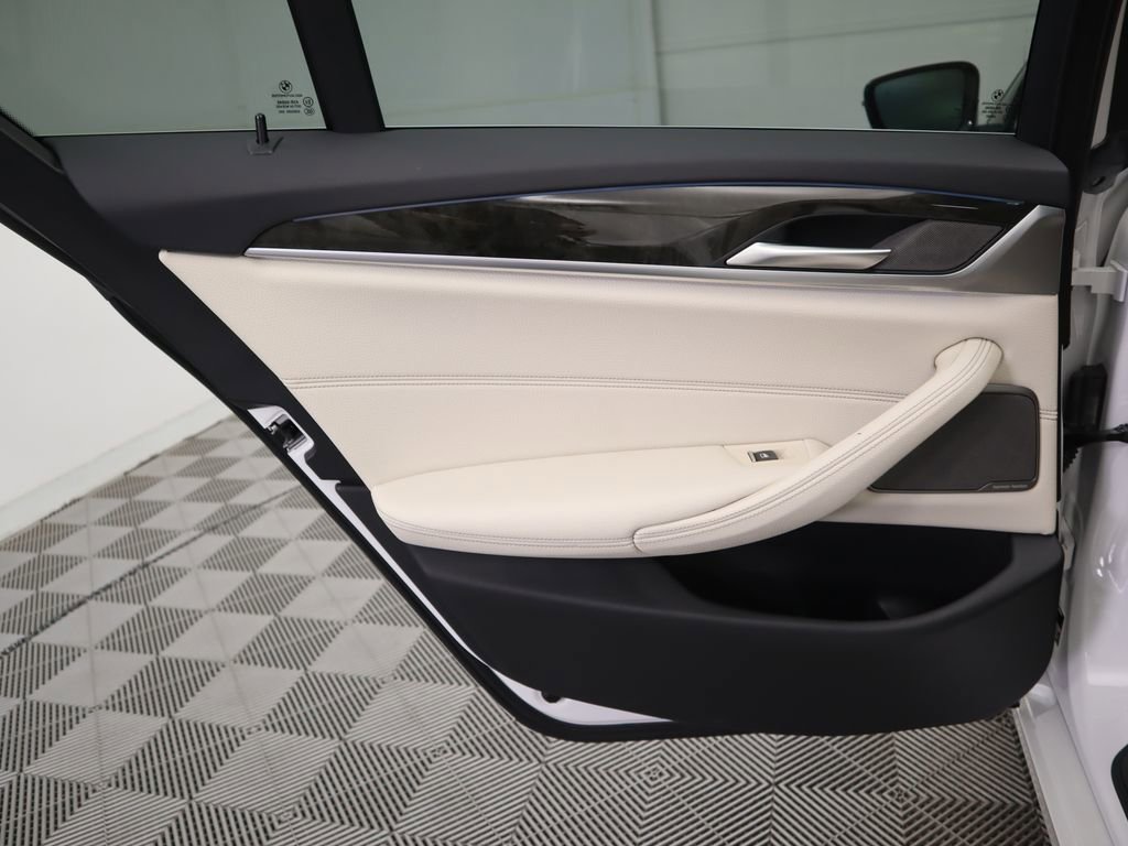 Certified 2023 BMW 530e w/ Premium Package image 27