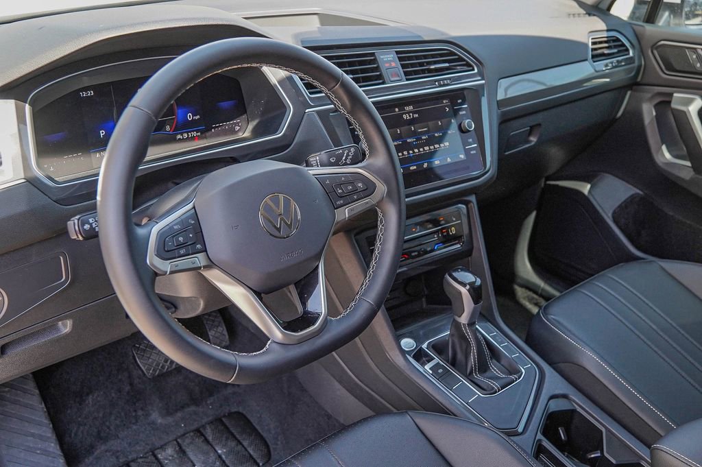 Used 2024 Volkswagen Tiguan SE image 10