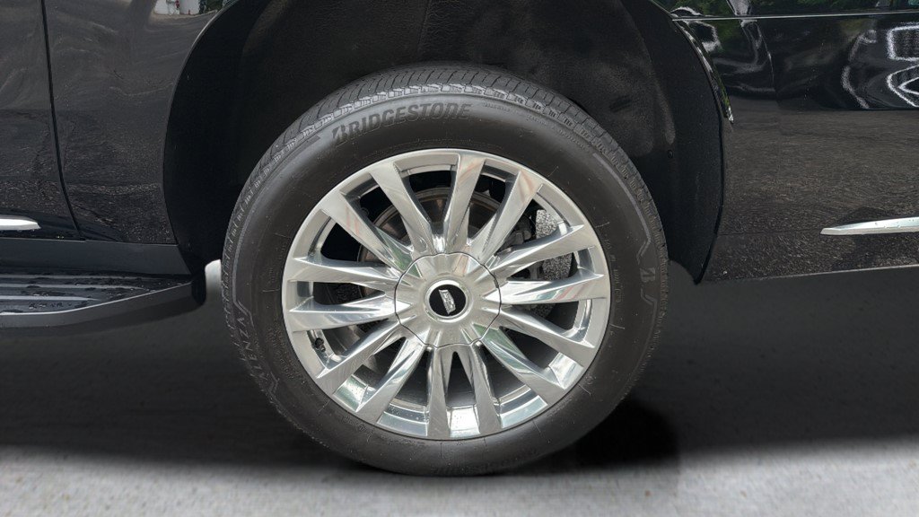 Certified 2024 Cadillac Escalade ESV Premium Luxury w/ LPO, Floor Liner Package AWD/4WD image 19