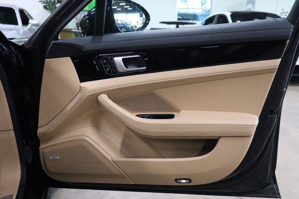Used 2020 Porsche Panamera image 24