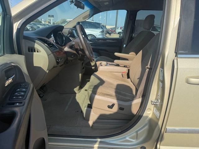 Used 2011 Chrysler Town & Country Touring w/ Entertainment Group #1 FWD image 15