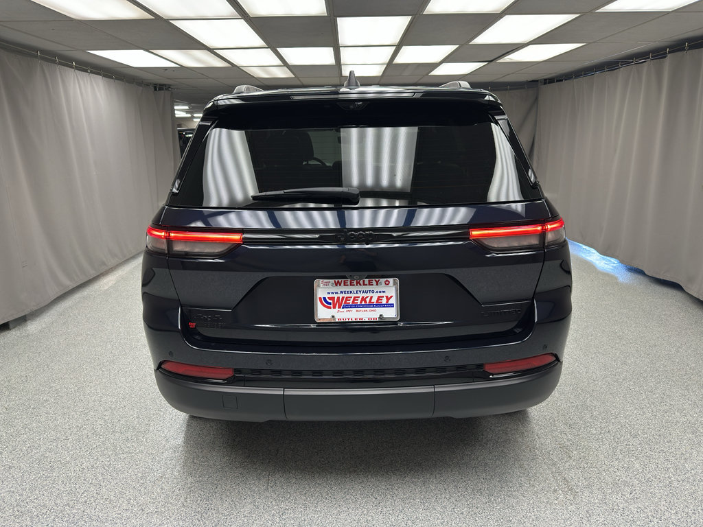 Used 2024 Jeep Grand Cherokee Limited w/ Luxury Tech Group II AWD/4WD image 3