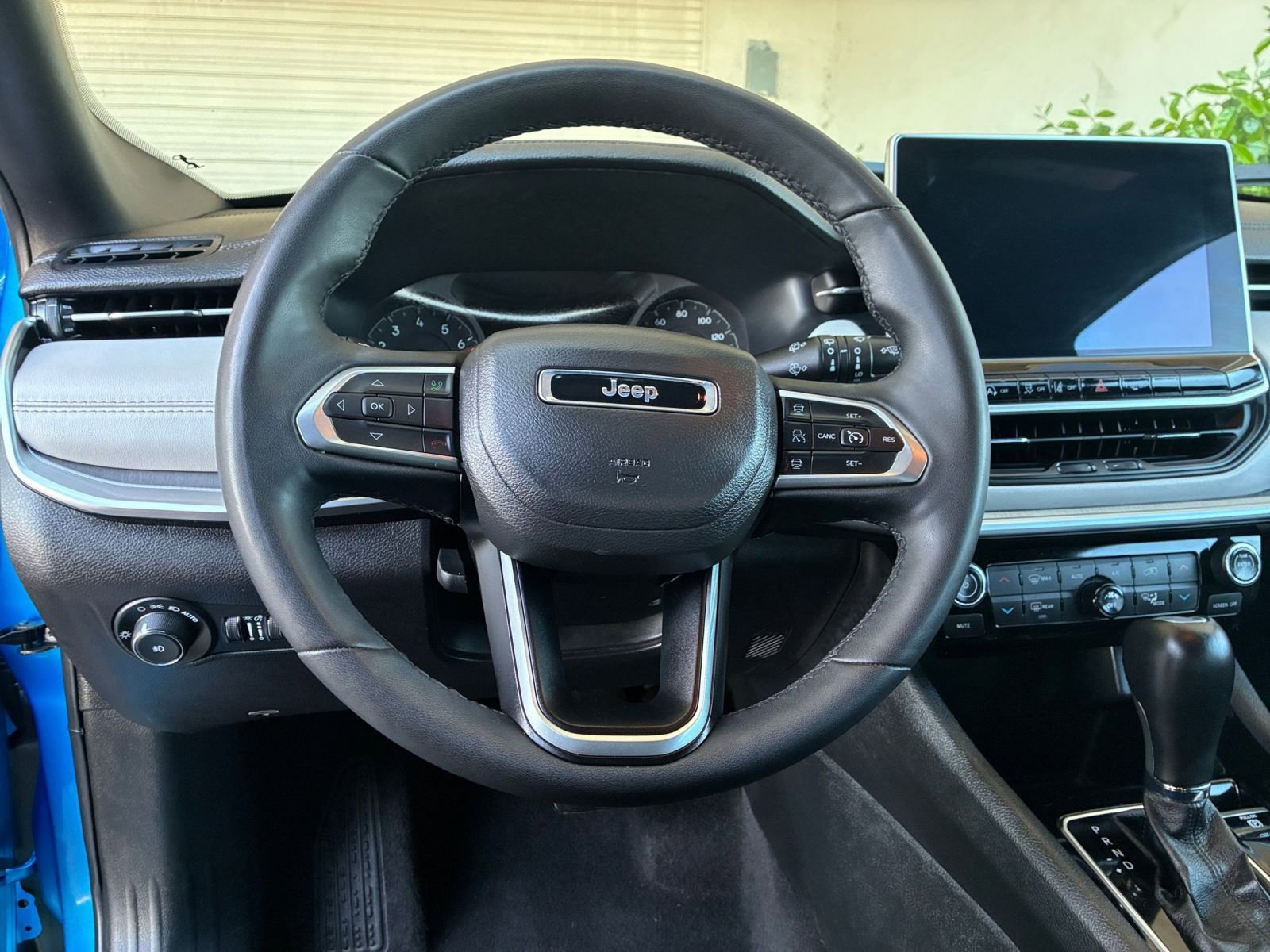 Used 2025 Jeep Compass Limited image 29