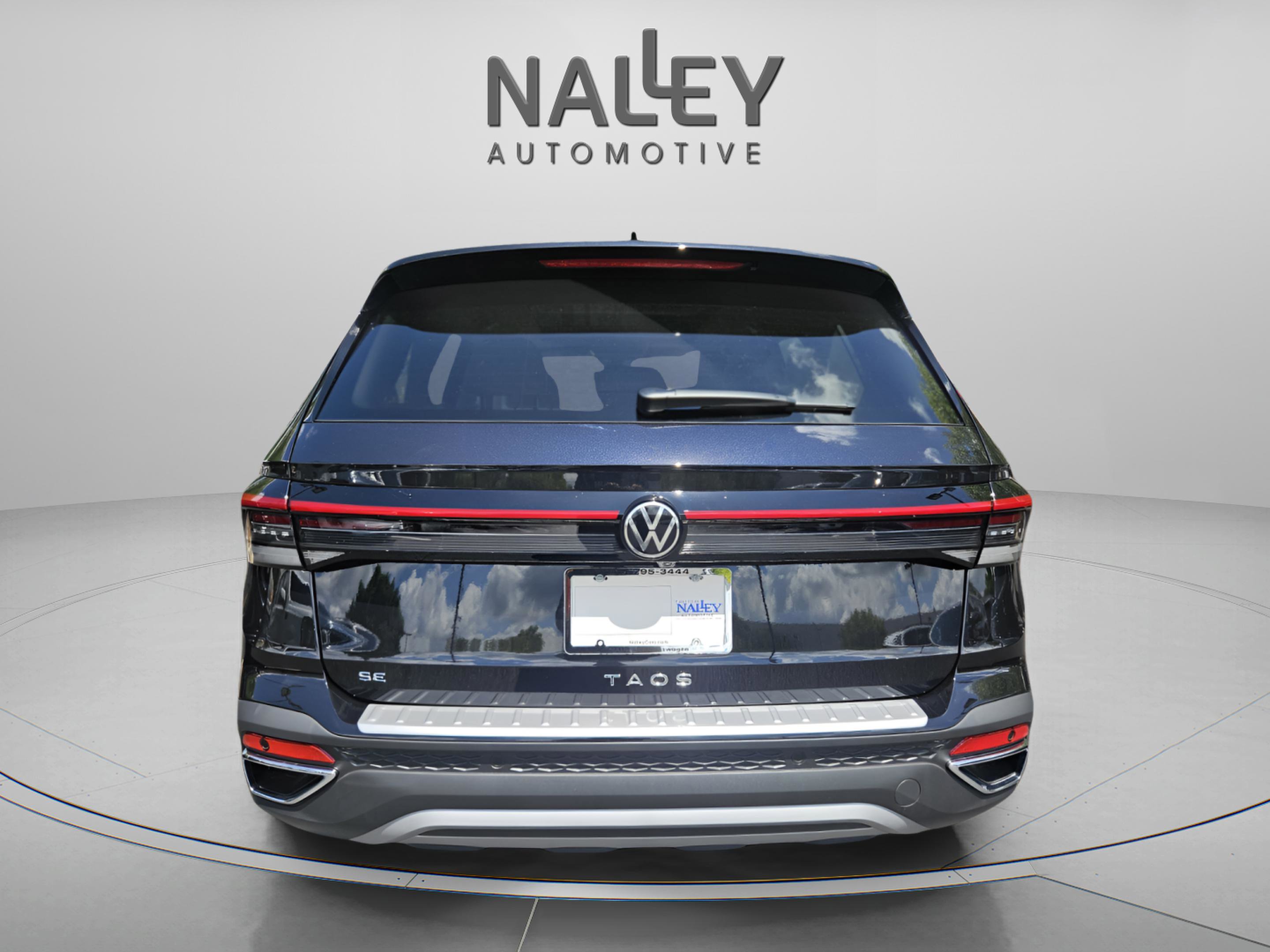 New 2025 Volkswagen Taos SE image 4