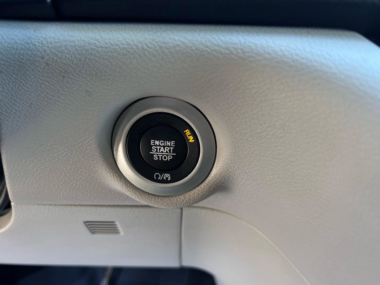 Used 2018 Chrysler Pacifica Touring-L w/ Advanced Safetytec Group image 12