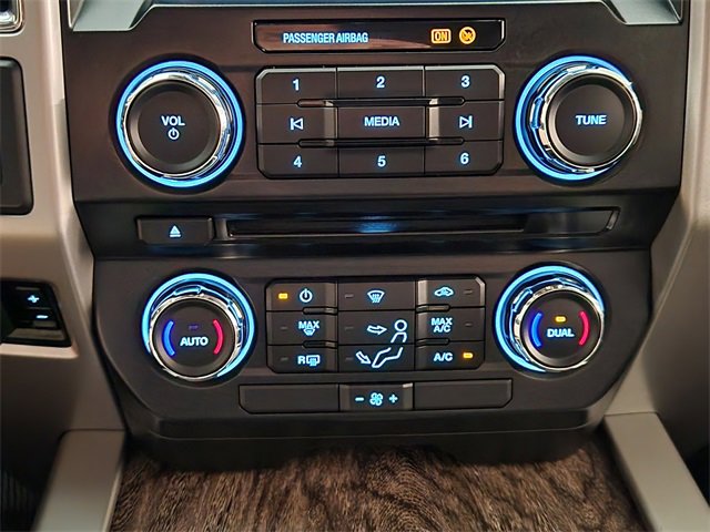 Used 2017 Ford F250 Lariat w/ Chrome Package image 19