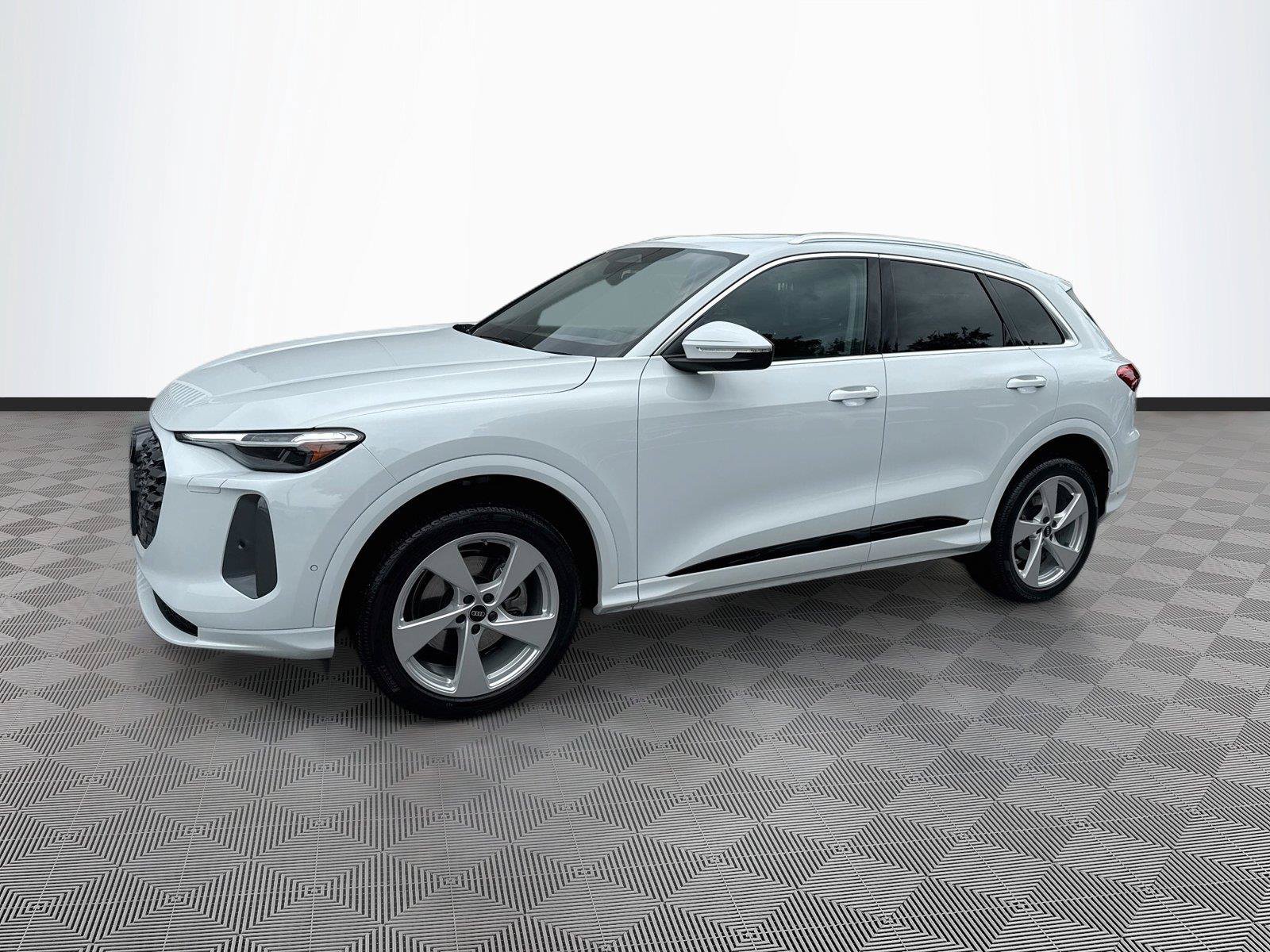 Certified 2025 Audi Q5 Premium AWD/4WD image 3