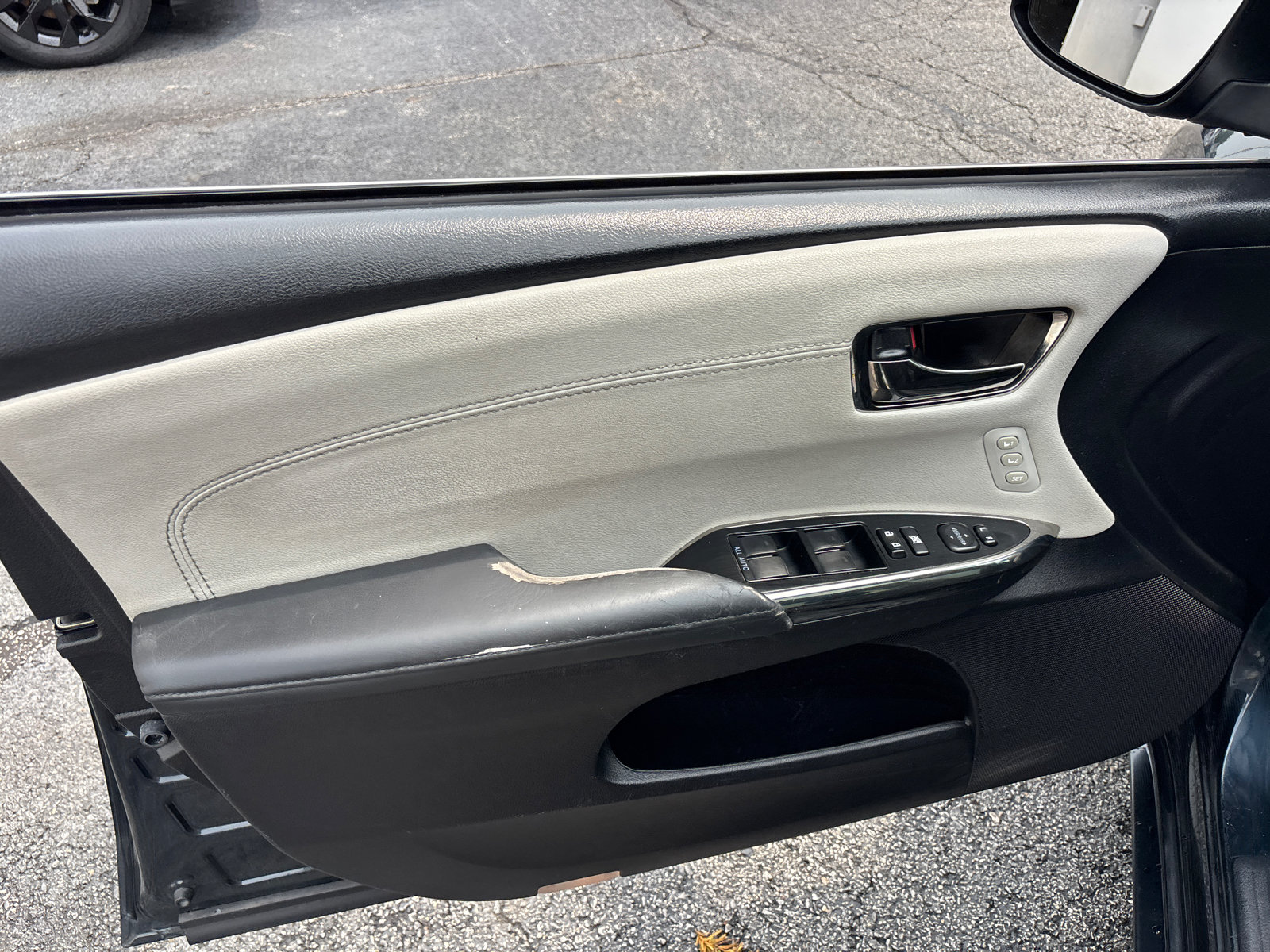 Used 2017 Toyota Avalon XLE Premium w/ Carpet Mat Package FWD image 11