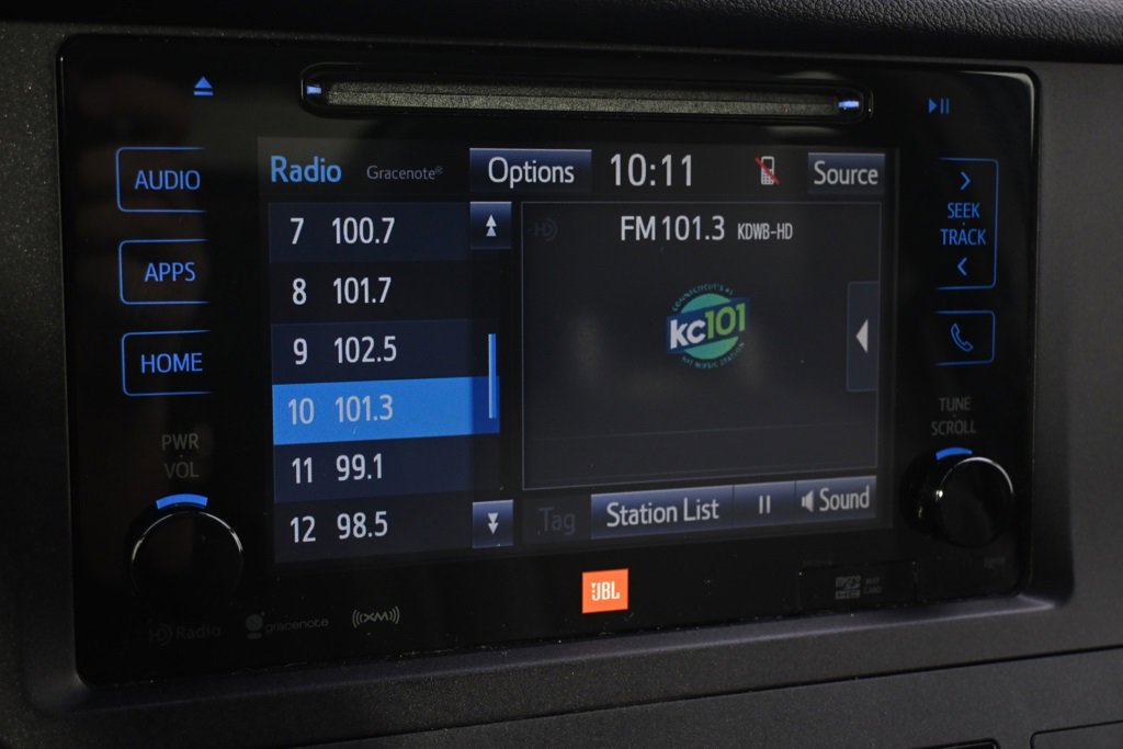 Used 2017 Toyota Sienna Limited Premium image 28