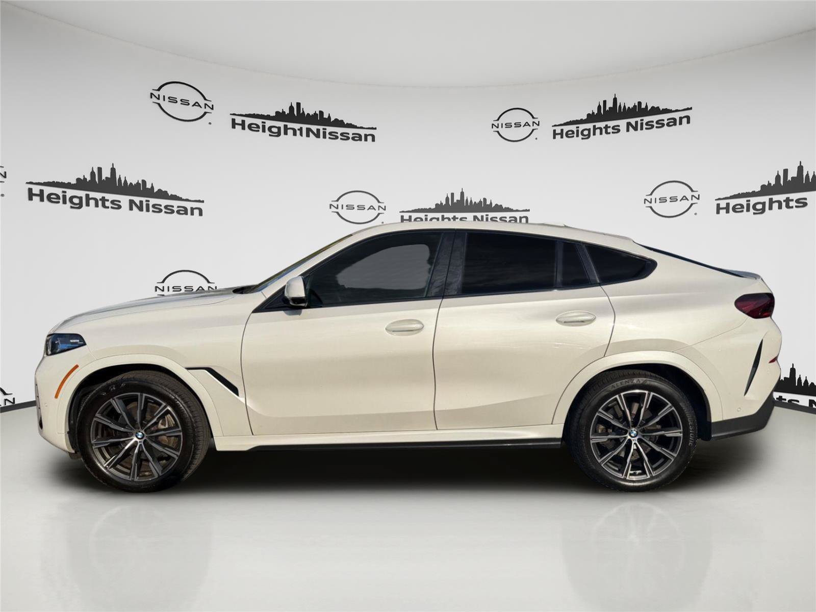 Used 2026 BMW X6 xDrive40i w/ Climate Comfort Package AWD/4WD image 2