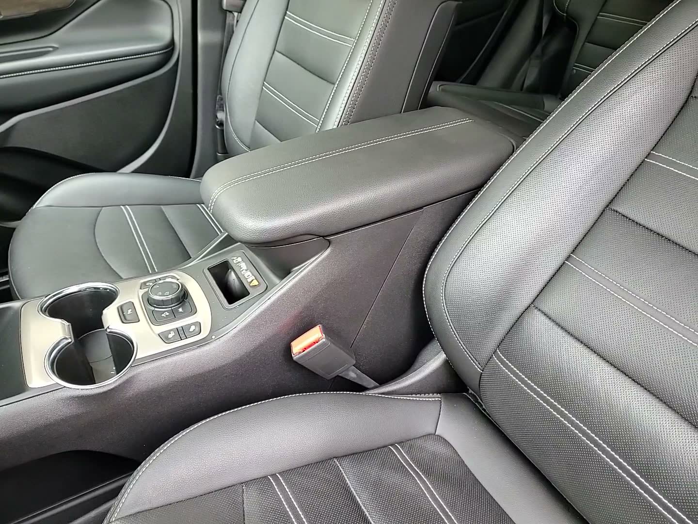 Used 2023 GMC Terrain Denali w/ LPO, Floor Liner Package image 27