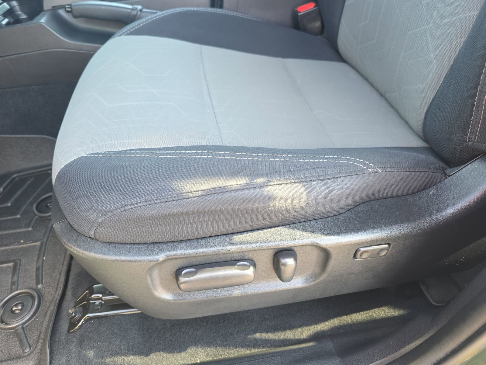 Used 2021 Toyota Tacoma TRD Off-Road image 28