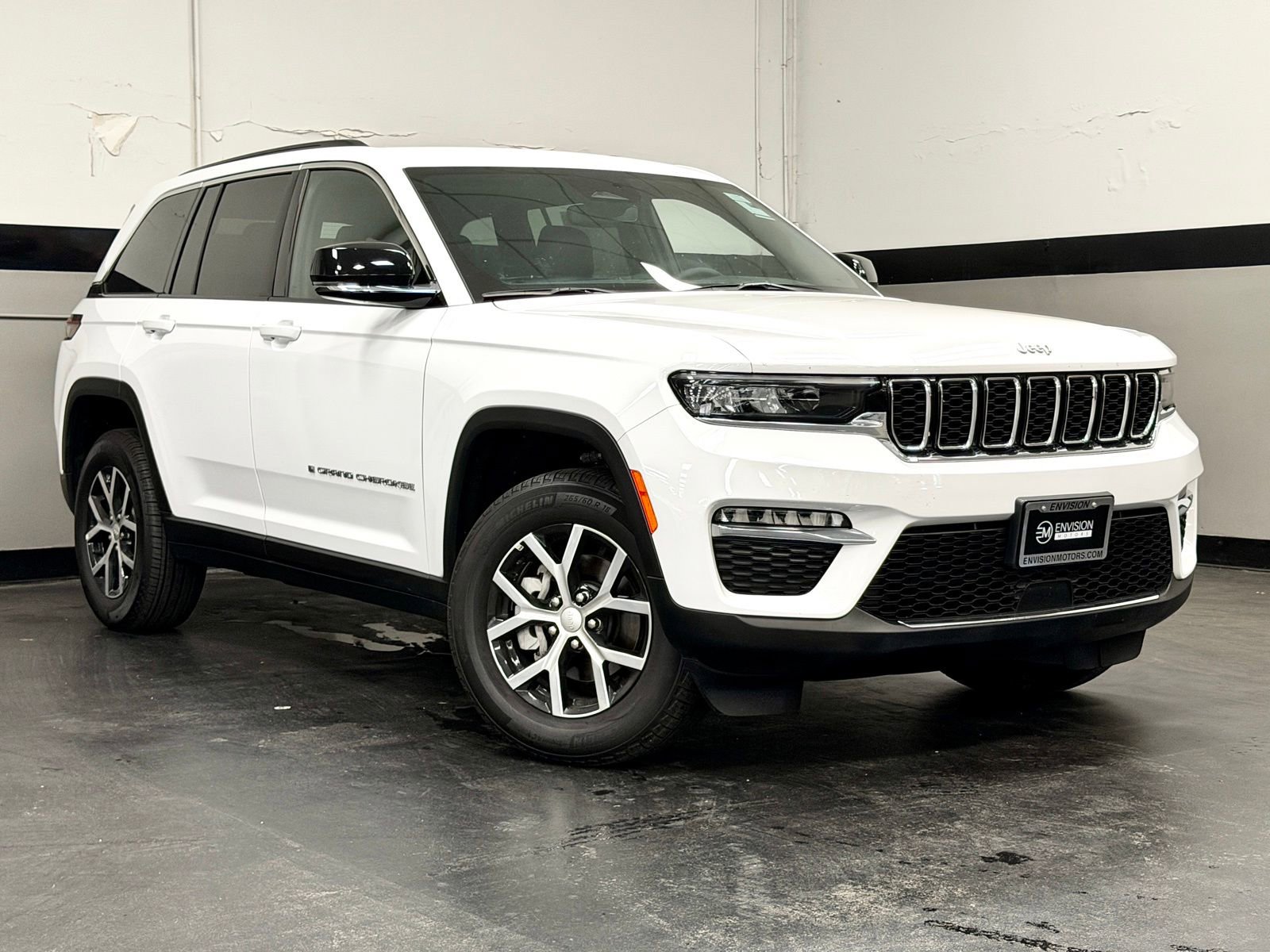 Used 2024 Jeep Grand Cherokee Limited RWD image 2