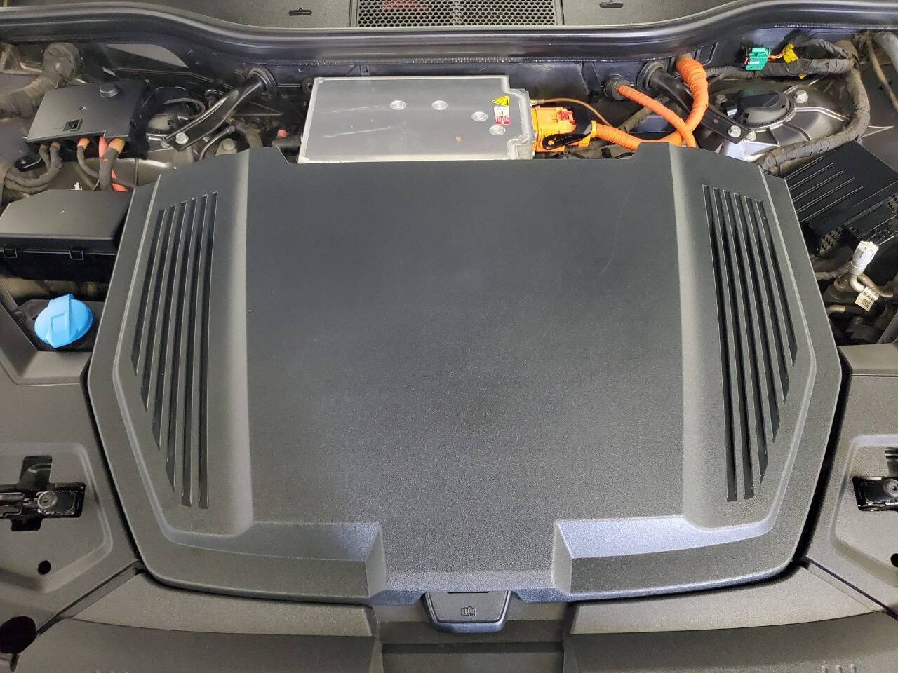 Used 2019 Audi e-tron Prestige w/ Prestige Package image 4