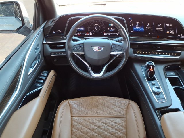 Used 2023 Cadillac Escalade Premium Luxury w/ LPO, Illumination Package AWD/4WD image 17